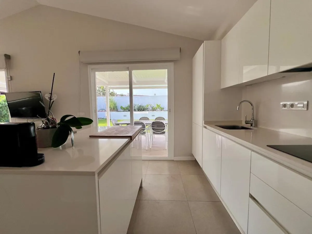 Spectacular 3-Bedroom Bungalow In Playa Del Ingles San Bartolome de Tirajana  San Bartolome de Tirajana (Gran Canaria)