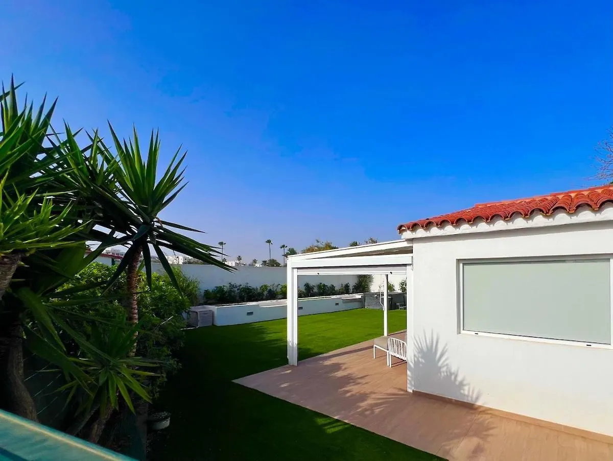 Villa Spectacular 3-Bedroom Bungalow In Playa Del Ingles San Bartolome de Tirajana
